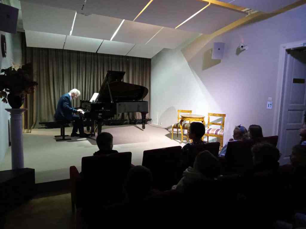 7a381f64-7391-4305-b062-d3b77627727e