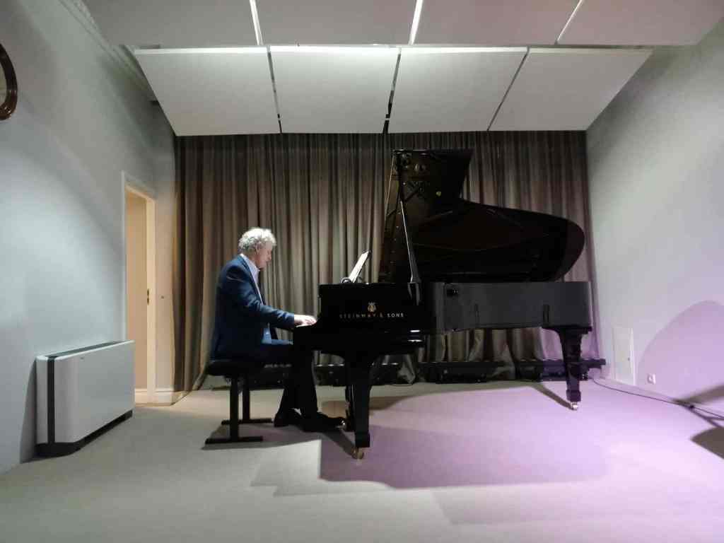 f1c4704c-61ab-4efc-b35c-d57851f22229